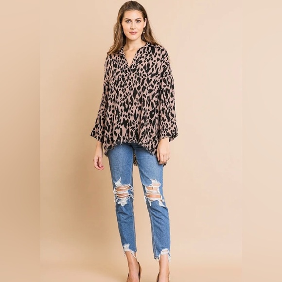 Umgee Tops - Umgee Animal Print Long Sleeve V Neck Tunic Size L
